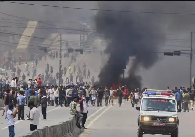 La peque�a naci�n del centro de Asia vive jornadas de violencia inusitada.