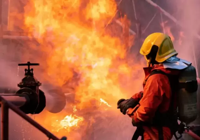 La explosi�n se produjo tras la volcadura de una pipa de gas LP, generando una fuga masiva y una onda expansiva que afect� viviendas.