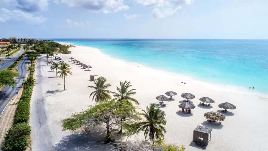 Eagle Beach. Una de las playas m�s famosas de la naci�n caribe�a.