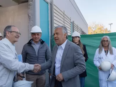 Alfredo Cornejo visit� el Hospital Notti. (Prensa Gobierno de Mendoza)