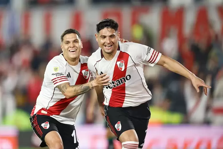 River y una parada brava en La Plata.