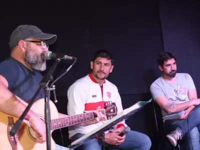 Aguilera, Azor y Tumbarello, en un espect�culo cultural y futbolero.