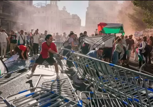Un gran evento del ciclismo se empa�� por manifestantes extremistas y un Gobierno espa�ol que politiza el deporte.