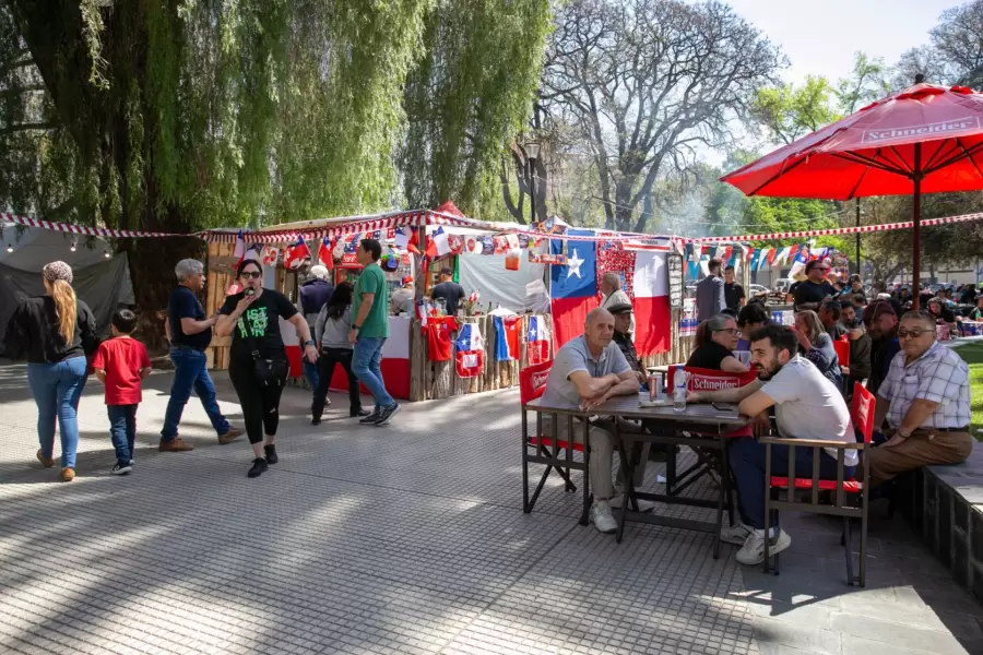 Comidas, olores, m�sica. Chile vive su independencia en Mendoza.