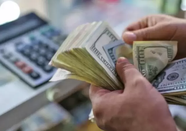 Daniel Garro, economista, afirm� que la crisis argentina es principalmente pol�tica y critic� el sistema bancario de encaje fraccionario.