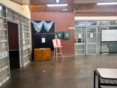 El chico de 15 a�os le mostr� la r�plica del arma a una compa�era. La chica le avis� a su t�a. La mujer dio aviso al colegio.