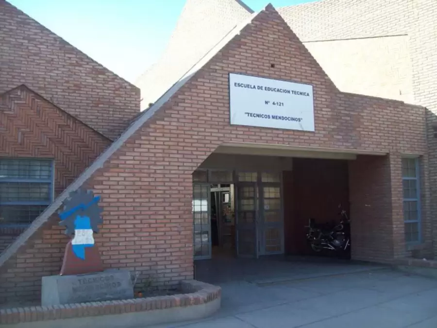 Escuela T�cnicos Mendocinos, en Estrada y Cangallo, Guaymall�n.