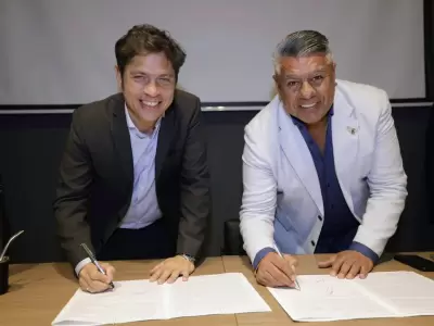 Kicillof  y Chiqui Tapia, juntos.