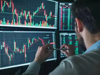 Tras dos semanas de extrema volatilidad financiera, el d�lar hoy cay� $85, el riesgo pa�s se desplom� 351 puntos b�sicos.