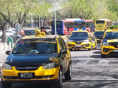 Los choferes de taxis se hicieron o�r y se�alaron la necesidad urgente de establecer un cupo para las apps.