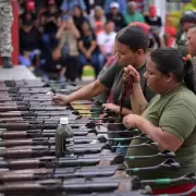 El chavismo eval�a declarar el "estado de conmoci�n exterior" y poner el pa�s en pie de guerra
