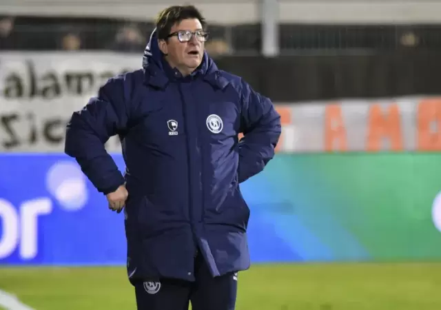 Alfredo Berti tiene que meter un cambio obligado.