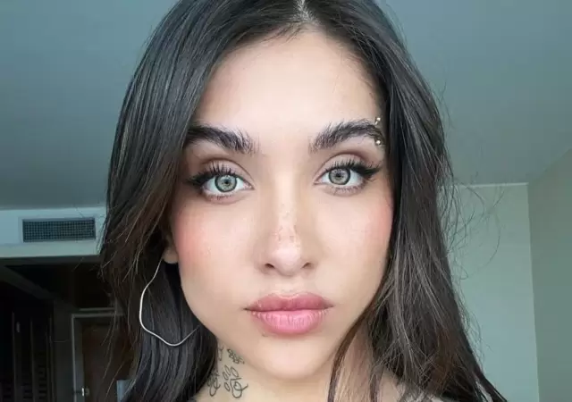 Mar�a Becerra y famosas reclaman justicia por triple femicidio en Argentina.