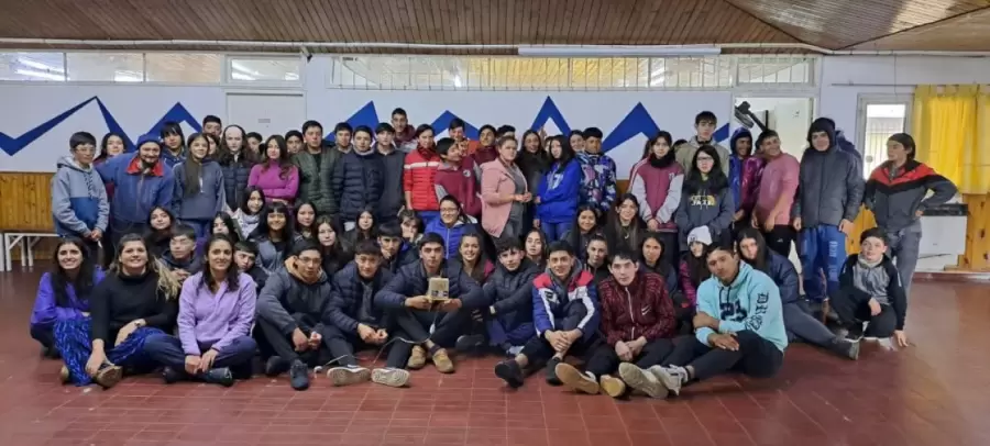 Alumnos de la escuela Mapu Huida, de Malarg�e.