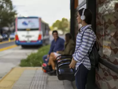 La pobreza en Argentina baj� a 31,6% en el primer semestre de 2025, pero Donza destacan la necesidad de pol�ticas estructurales.