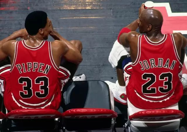 Pippen y ese contrato que lo tuvo a maltraer, a pesar de ser el mejor socio de Jordan.