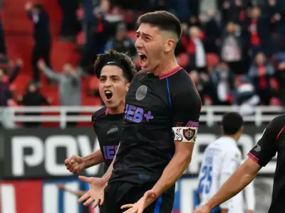 El festejo de Hern�ndez en el primer gol de San Lorenzo. (Foto: cortes�a)