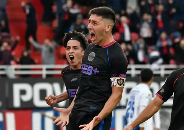 El festejo de Hern�ndez en el primer gol de San Lorenzo. (Foto: cortes�a)