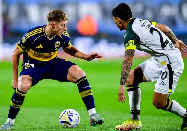 Barinaga enfrenta a Lucas Gonz�lez en el encuentro entre Boca y Defensa y Justicia. (Foto: gentileza)