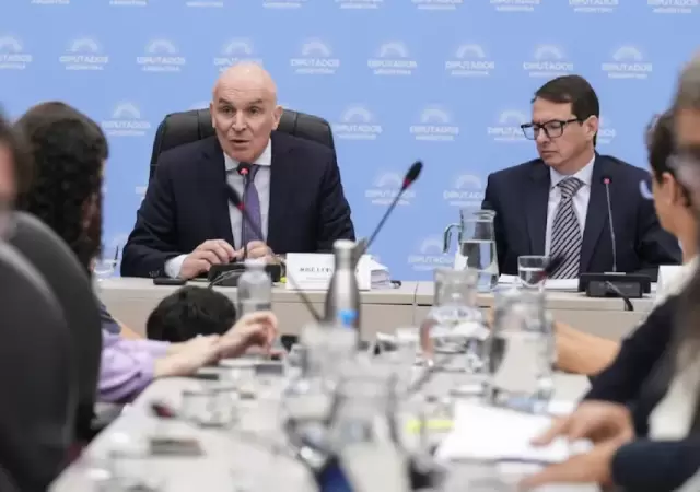 Jos Luis Espert al frente de la Comisin de Presupuesto y Hacienda./