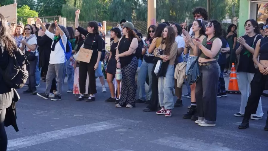 Hubo una enorme manifestaci�n en las afueras del etsadio