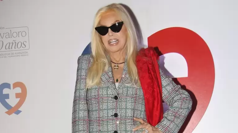 "Ay�denme, por favor", fue el pedido de la diva de los tel�fonos para homenajear al doctor Ren� Favaloro.