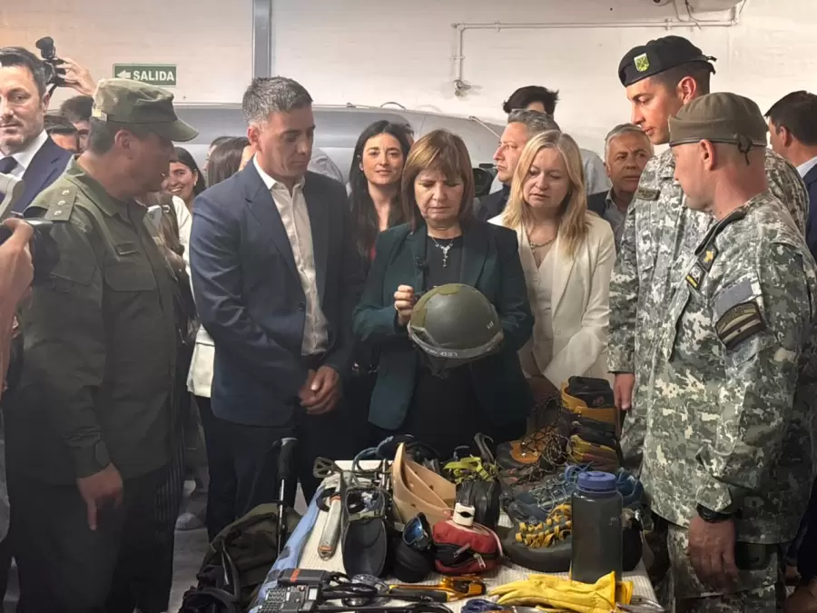 Patricia Bullrich en la nueva sede de la Gendarmer�a Nacional. /