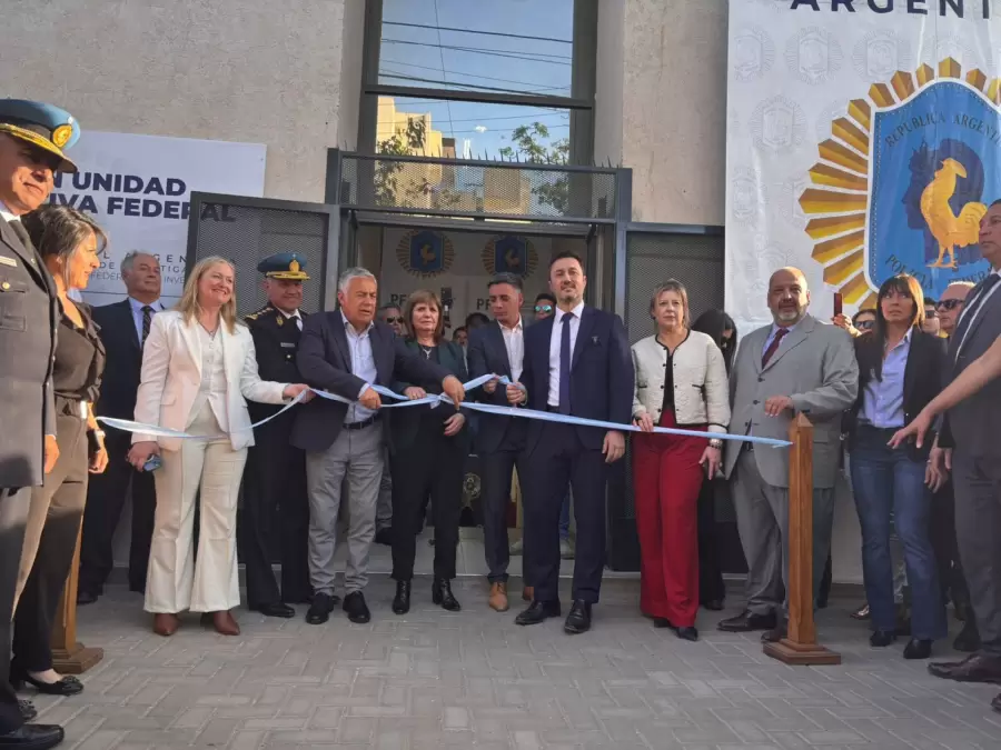 Corte de cintas de la sede de la nueva oficina, ubicada en Guaymall�n.