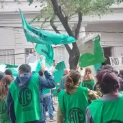 VIDEO |Protesta de estatales en Mendoza contra la reforma laboral frente a la Legislatura