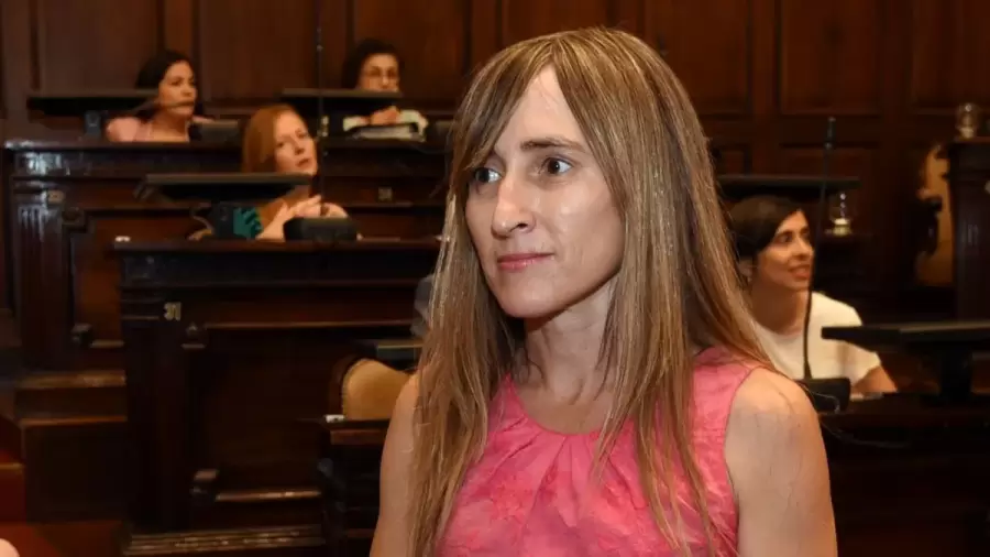 Con la propuesta de la legisladora, cada empleado p�blico que complique un tr�mite, deber� pagar de su propio bolsillo los gastos ocasionados.