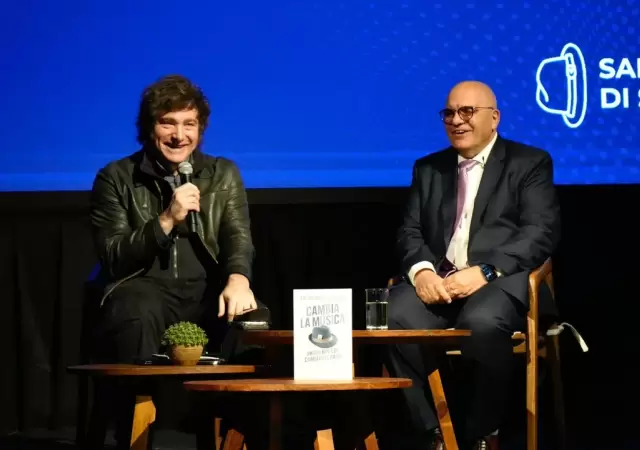 En la presentaci�n de un libro del economista y consultor financiero Salvador Di Stefano, Javier Milei volvi� a desmentir a la oposici�n. /