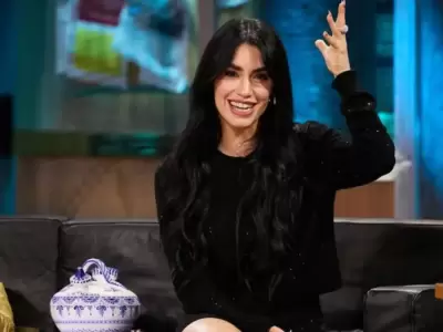 La espontaneidad de Lali en TV espa�ola incomod� a Pedro Rosemblat, que reaccion� con timidez desde el p�blico.