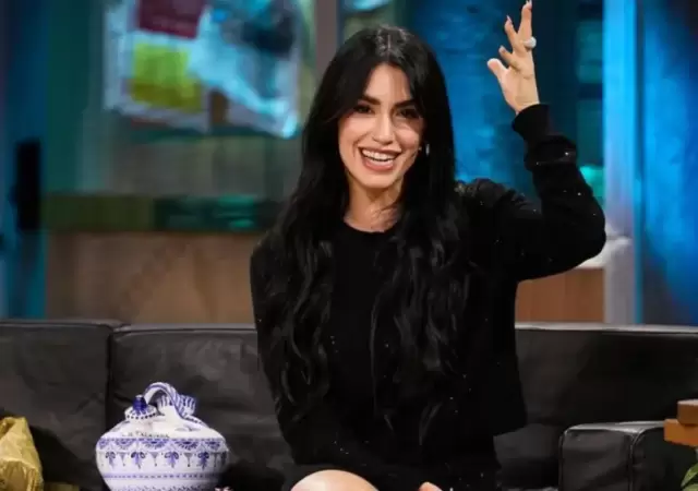 La espontaneidad de Lali en TV espa�ola incomod� a Pedro Rosemblat, que reaccion� con timidez desde el p�blico.