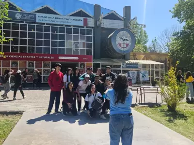 La muestra est� abierta tanto para las escuelas secundarias como para el p�blico en general.
