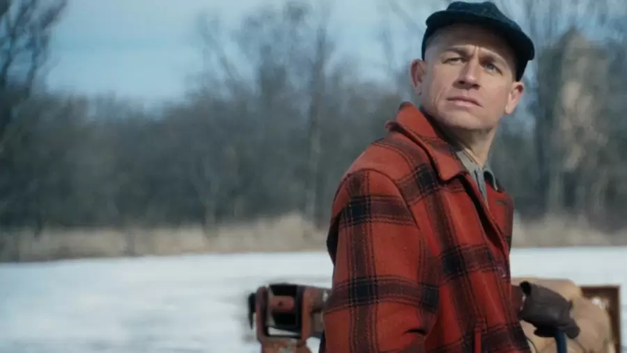 Charlie Hunnam en "Monster: The Ed Gein Story".