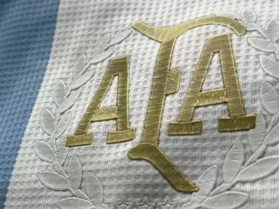 Conoc� el pol�mico dise�o de la camiseta de la Selecci�n argentina.