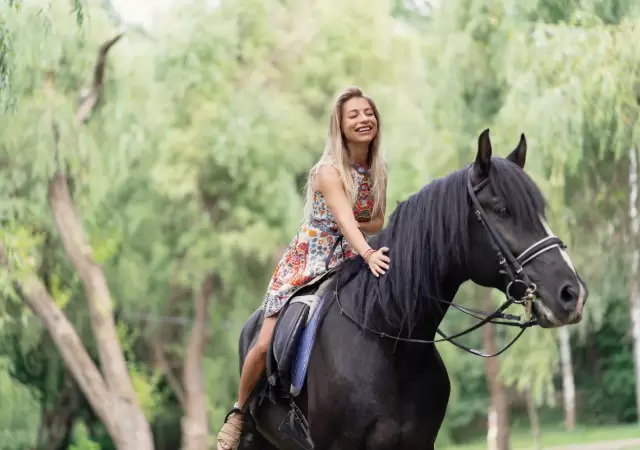 Descubr� como el yoga y los caballos transforman tu bienestar.