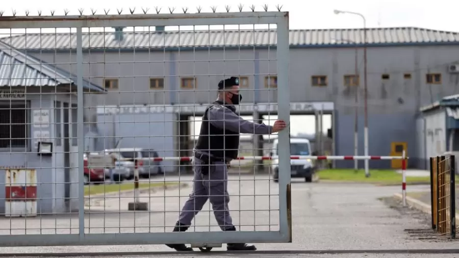 Proponen eliminar la puerta giratoria