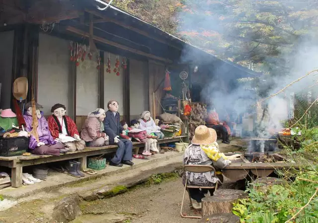 Una vivienda t�pica con la "familia" que la habita. (Foto: archivo web)