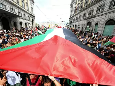 Las protestas tambi�n llegan al f�tbol, dado que manifestantes piden la suspensi�n del partido Italia vs. Israel.