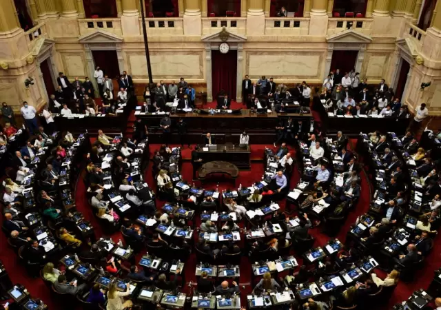 La oposici�n proyecta aprobar una ley que acote el uso de DNUs y, al mismo tiempo, impulsar� la remoci�n de Espert.