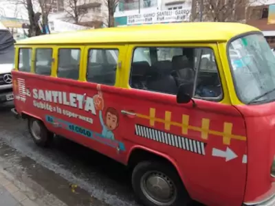 Diego Santilli y la combi que utiliz� para la campa�a/ Fuente: Cuenta de X de Diego Santilli