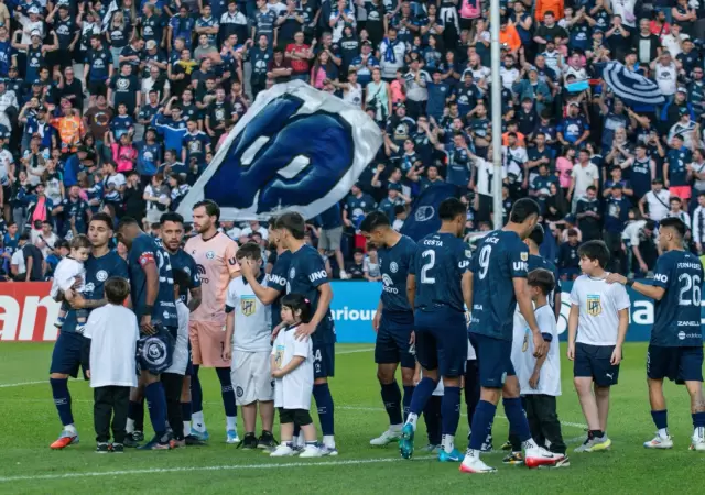 Independiente Rivadavia visita a Racing.