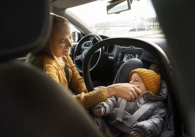 Crdoba: sancionan a un conductor mientras su pareja amamantaba al beb y estalla la polmica.