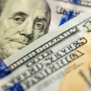 D�lar hoy: la cotizaci�n minorista cay� a $1.475 y el Riesgo Pa�s perfor� los 621 puntos