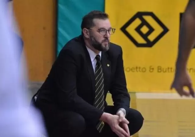 Sebasti�n Saborido, DT de Rivadavia B�squet.