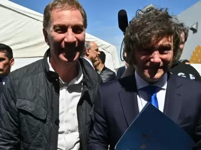 Diego Santilli y Javier Milei en la campa�a bonaerense. Foto: archivo web