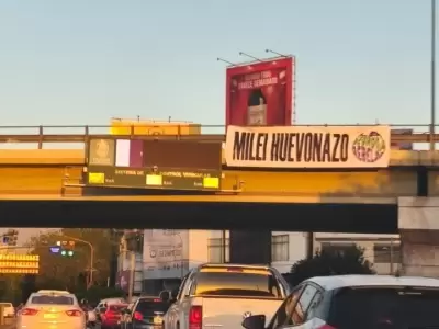 Cartel en la entrada de Mendoza