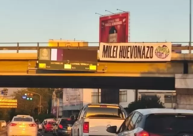 Cartel en la entrada de Mendoza