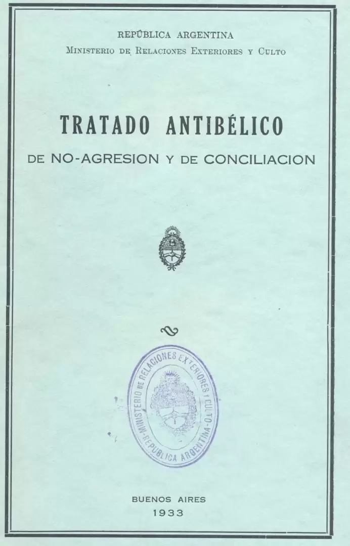 Portada del Tratado Antib�lico, propuesto por el canciller Saavedra Lamas.